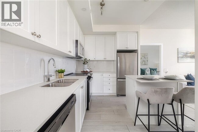 Photo du bâtiment - 55 Duke St W