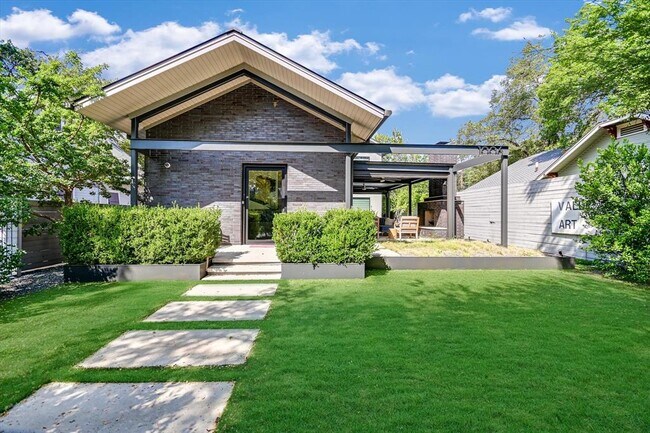 Foto del edificio - 1006 Elm St