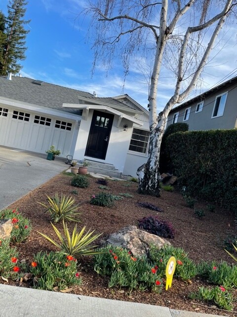 Front View - 1033 Santa Cruz Ave
