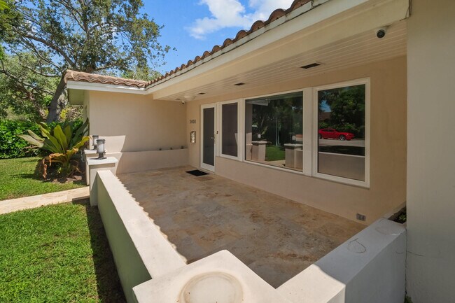 Foto del edificio - 2608 NE 12th St