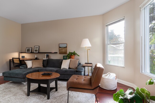 Comfortable living area with flexible seating and workspaces - 2947 N Wisner Ave