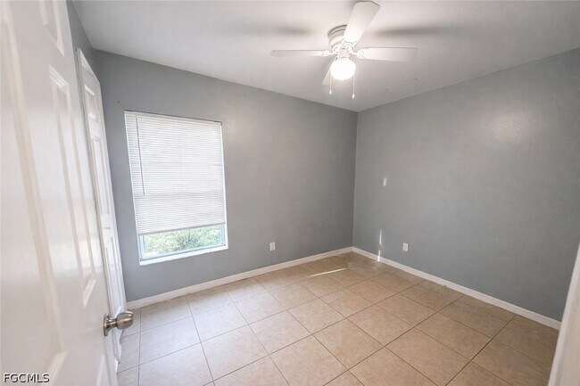 Foto del edificio - 609-611 Hawthorne Ave S