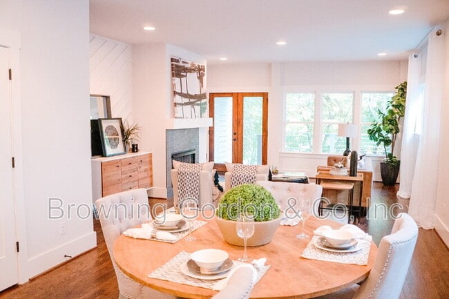 Foto del edificio - 2156 Byrum Ave