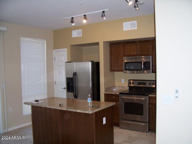 Building Photo - 1920 E Bell Rd