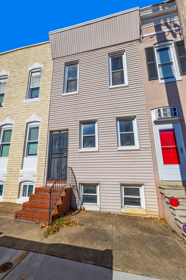 Building Photo - 450 W 23rd St