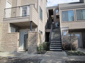 Building Photo - 9813 Walnut St