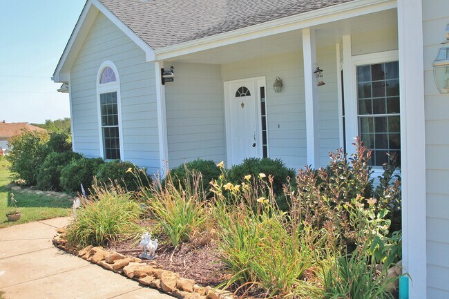 Foto del edificio - New price! Enjoy country living and seclusion close to town! 24hr notice required prior to showings.