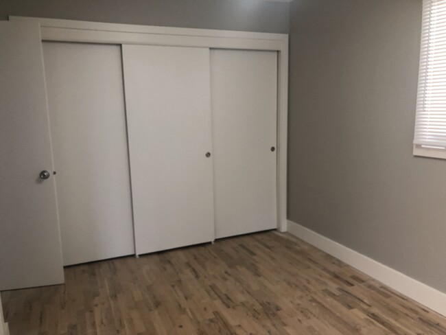 Building Photo - Browne’s 8 Apartments