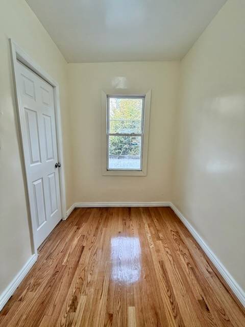 Foto del edificio - 325A Lewis Ave