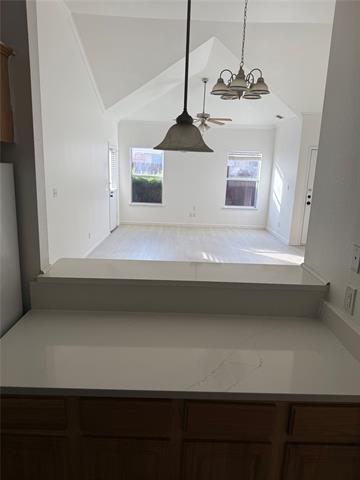 Foto del edificio - 989 Lake Dr