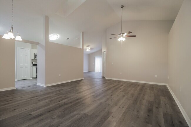 Building Photo - 10344 Winding Creek Ln