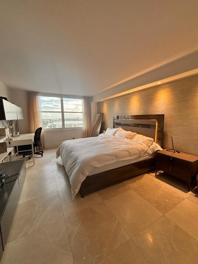 Foto del edificio - 3675 N Country Club Dr