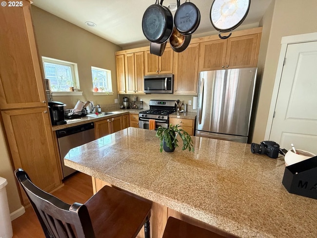Building Photo - Spacious 2BD/2.5BA Townhome in the Heart o...
