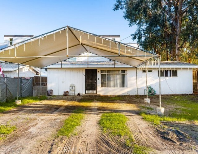 Primary Photo - 1142 Valencia Ave