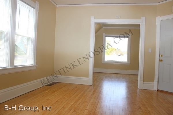 Building Photo - 5719 16th Ave