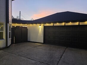 Building Photo - 9522 Champions Cove Dr