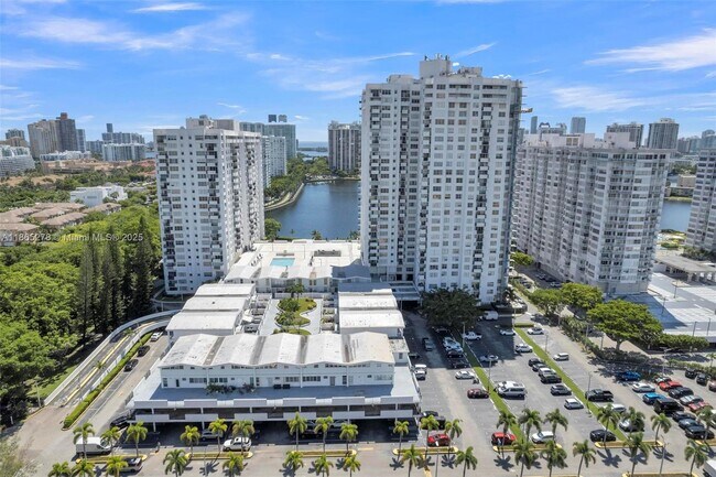 Foto del edificio - 2780 NE 183rd St