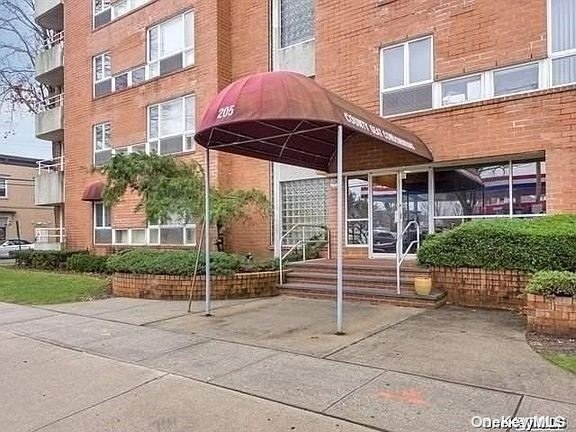 Building Photo - 205 Mineola Blvd