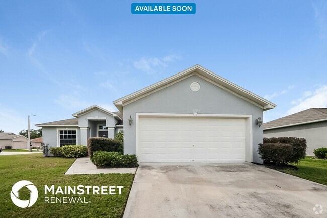 Building Photo - 1705 Pebble Beach St