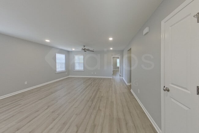 Building Photo - 383 Angela St