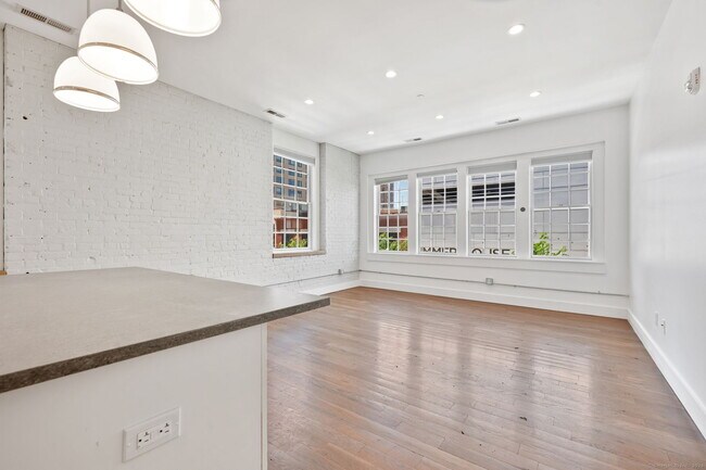 Foto del edificio - 191 Summer St