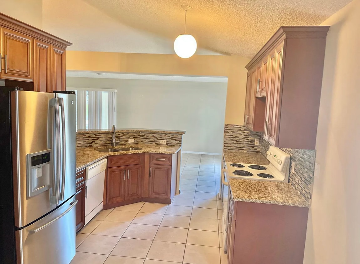 Building Photo - 2648-2612 12th Square SW