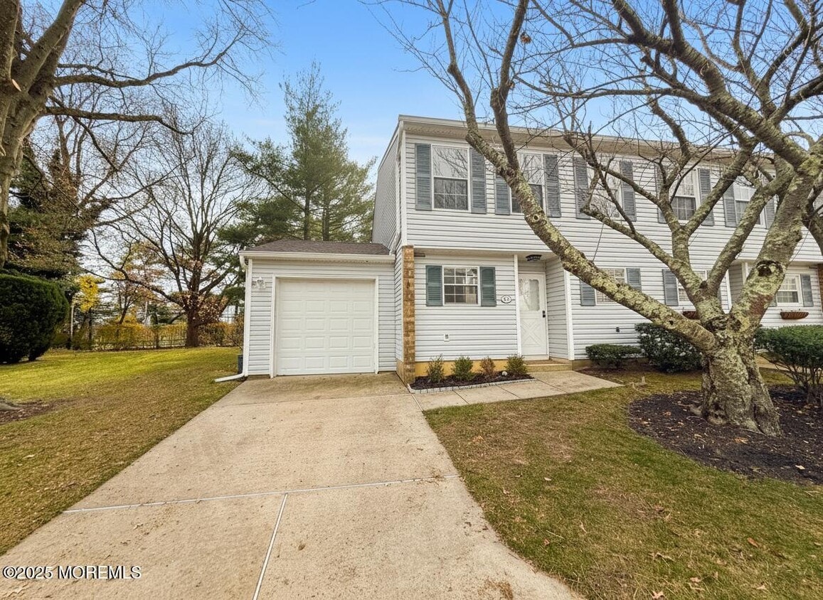 Primary Photo - 17 Apple Dr