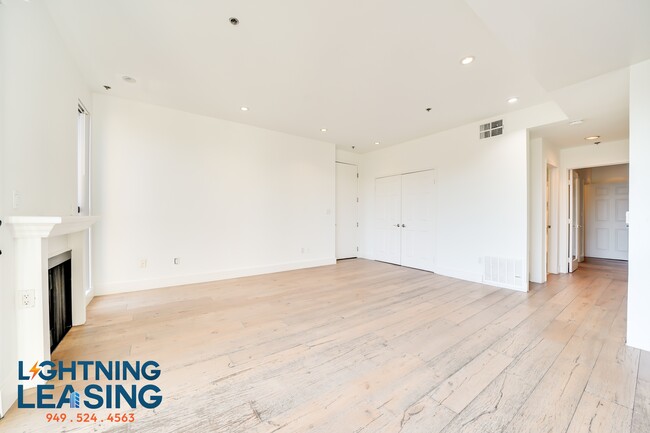Building Photo - 8811-8815 Burton Way