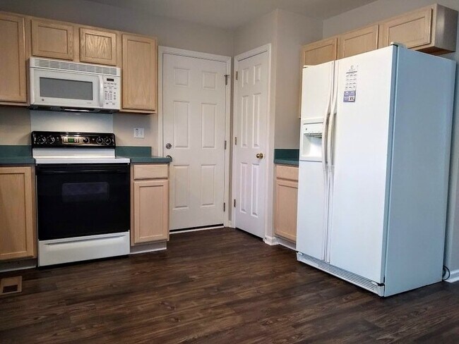 Pantry closet in kitchen. - 5133 Bay Overlook Dr