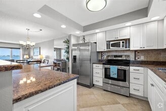 Building Photo - 4750 Cove Cir