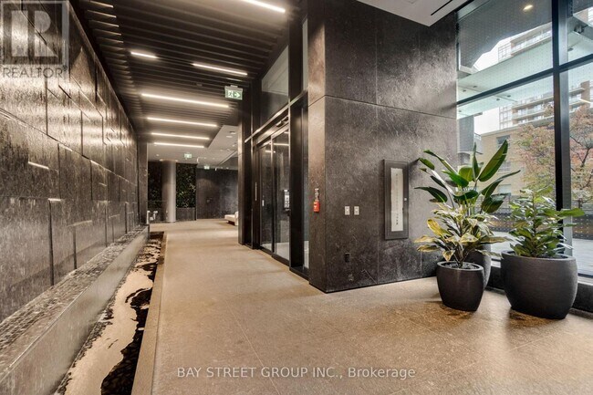 Photo du bâtiment - 110 Broadway Ave