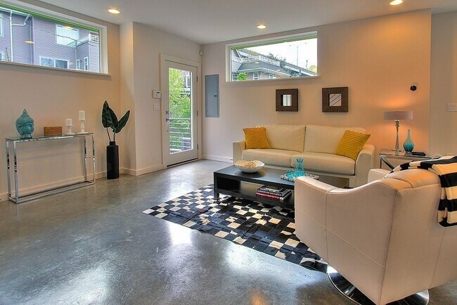 Foto del edificio - Stunning Modern Home in Eastlake