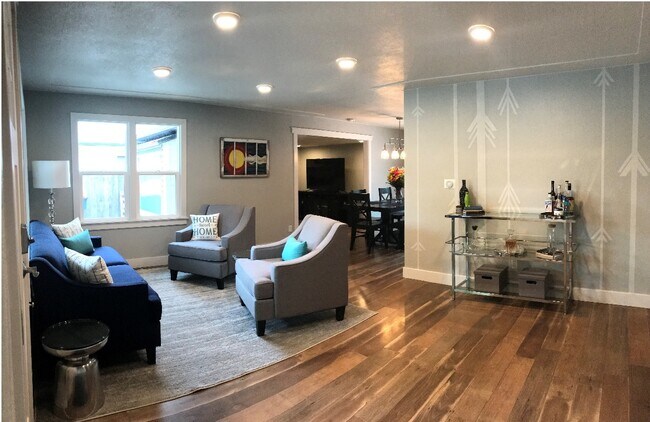 Foto del edificio - 2461 Otis St