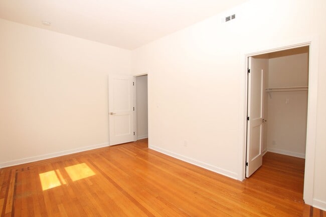 Foto del edificio - Beautiful 1 bed 1 bath in Fairmount- available Aug 1st