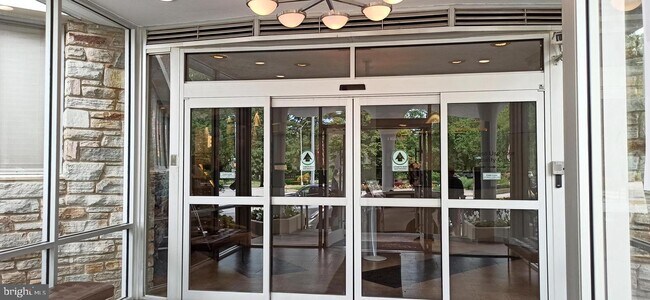 Foto del edificio - 1 E University Pkwy