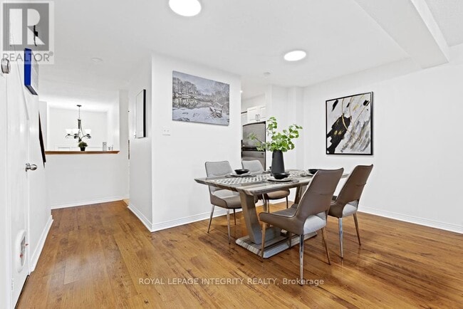 Building Photo - 498 Sandhamn Private