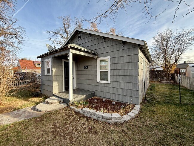 Building Photo - CHECK OUT THIS COZY HOME WALKING DISTANCE FROM DOWNTOWN REDMOND!!