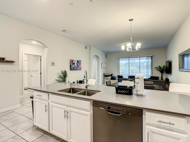 Foto del edificio - 653 Ocean Course Ave