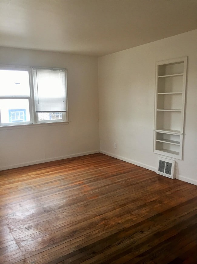 Building Photo - 1847 E Pershing Blvd