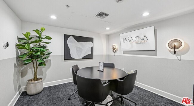 Foto del edificio - 290 N Hudson Ave