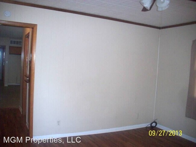 Building Photo - 3 br, 1 bath House - 523 E. 4th