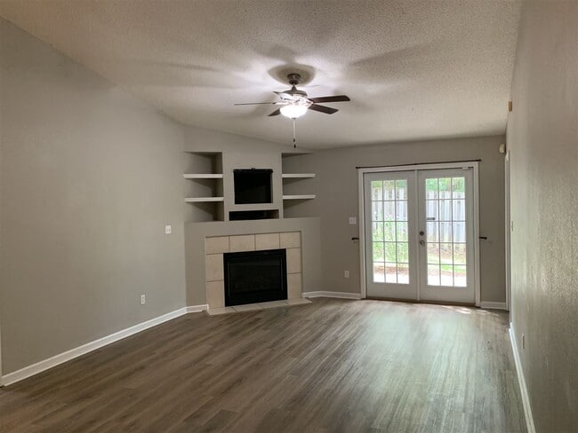 Building Photo - 2935 Glen Ives Dr