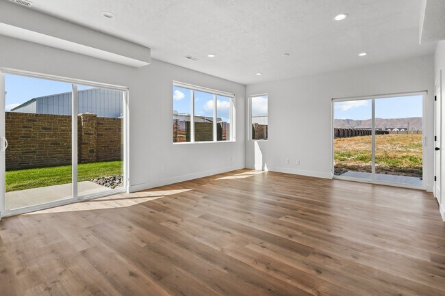 Foto del edificio - 489 W 1760 N