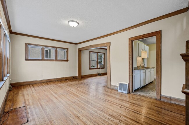 Foto del edificio - MUST SEE 5BD/2BA in Como near U of M! Avail. 9/1/26