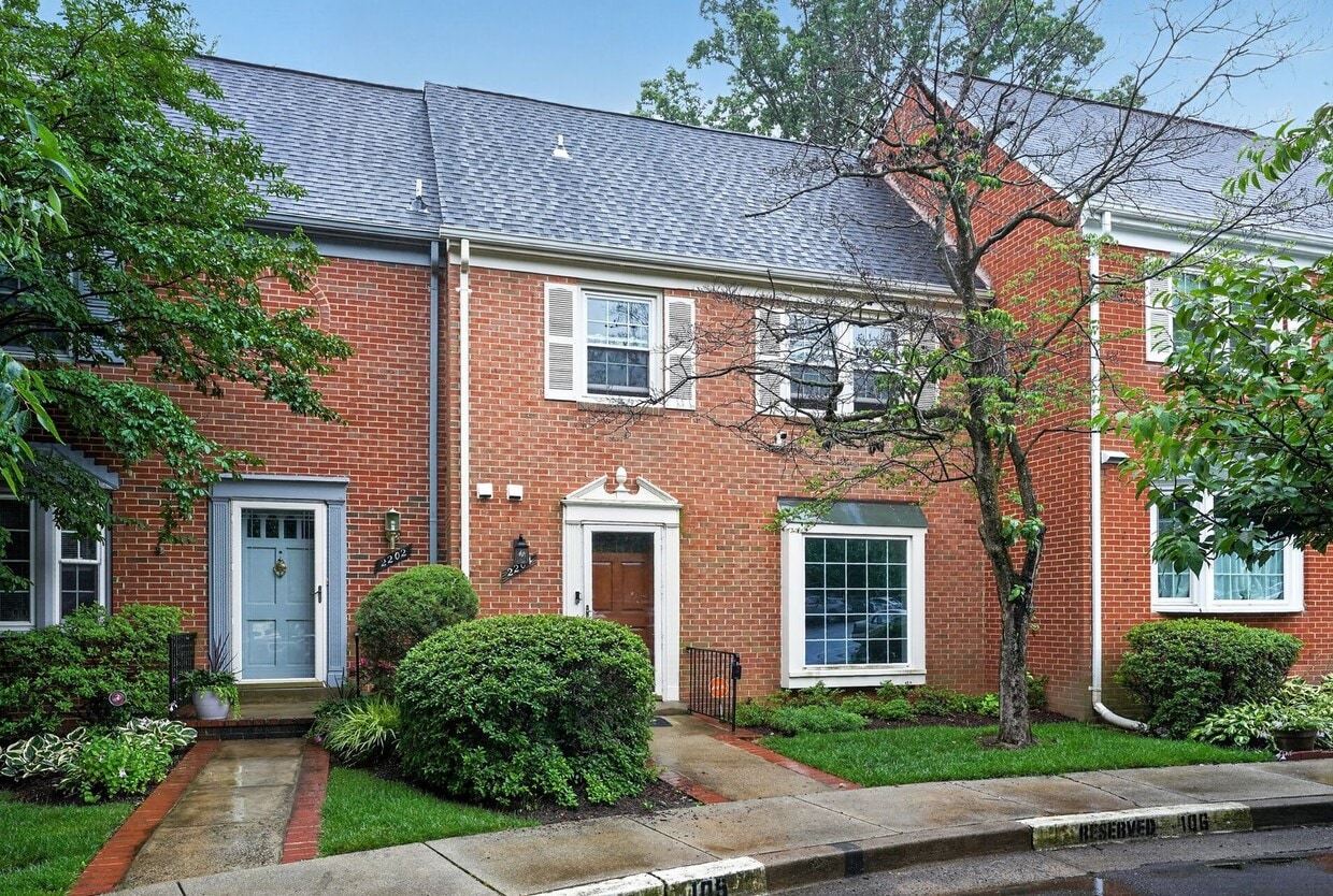 3-level townhome in sought-after Sycamore Heights - 3-level townhome in sought-after Sycamore Heights