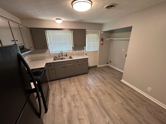 Foto del edificio - 739 Trail Dr