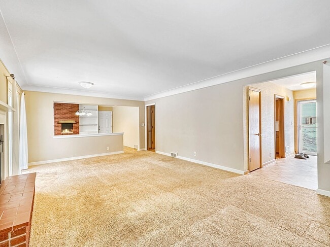 Building Photo - 341 Herman Terrace