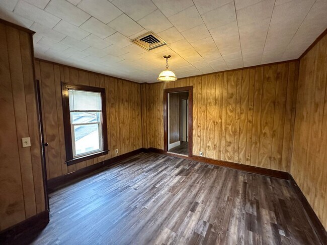 Building Photo - 750-752 E Wheeling St