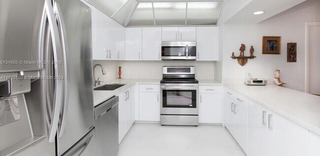 Building Photo - 20281 E Country Club Dr