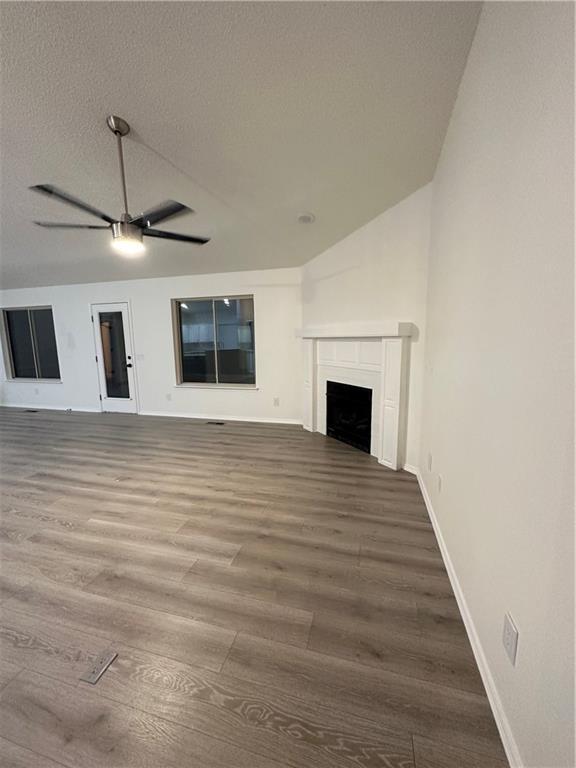 Foto del edificio - 14 Sunderland Dr